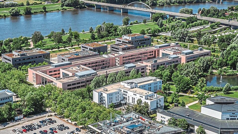 Auch an ostbayerischen Hochschulen - im Bild die Technische Hochschule Deggendorf - darf inzwischen promoviert werden. Auch an ostbayerischen Hochschulen - im Bild die Technische Hochschule Deggendorf - darf inzwischen promoviert werden.
