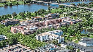 Auch an ostbayerischen Hochschulen - im Bild die Technische Hochschule Deggendorf - darf inzwischen promoviert werden.