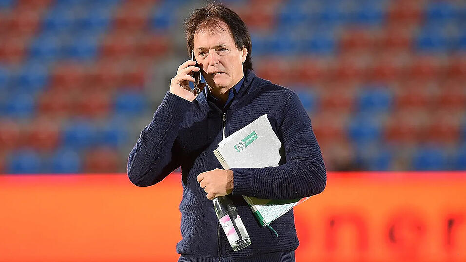 Erfolgsmeldung direkter Klassenerhalt? Heribert Ketterl geht seine Mission beim Landesligisten TSV Bogen mit Zuversicht an. Erfolgsmeldung direkter Klassenerhalt? Heribert Ketterl geht seine Mission beim Landesligisten TSV Bogen mit Zuversicht an.