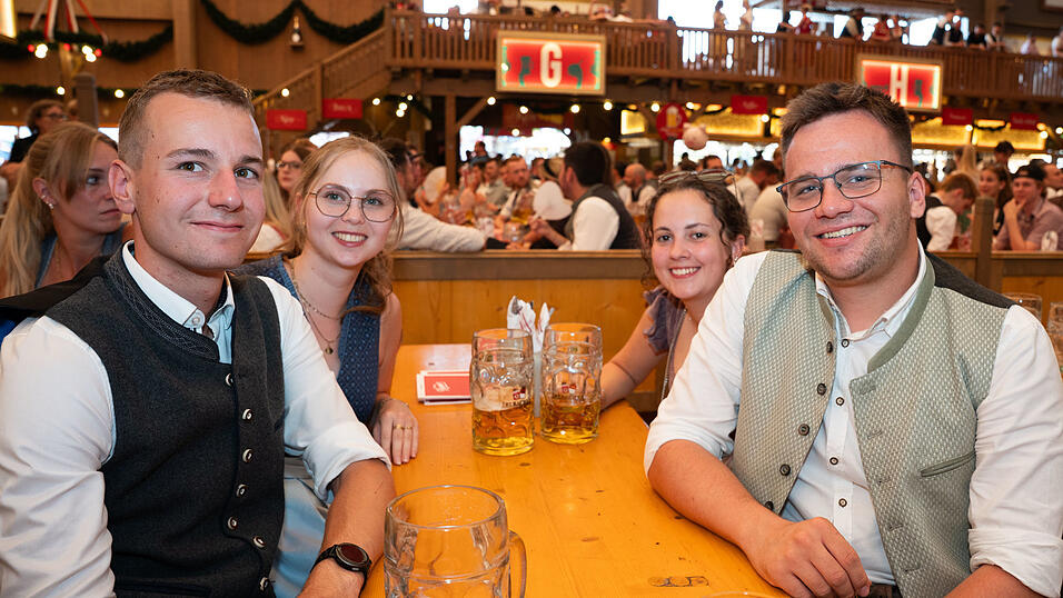 Die Partybilder vom Samstag, 15. August, aus dem Festzelt Krönner. Die Partybilder vom Samstag, 15. August, aus dem Festzelt Krönner.