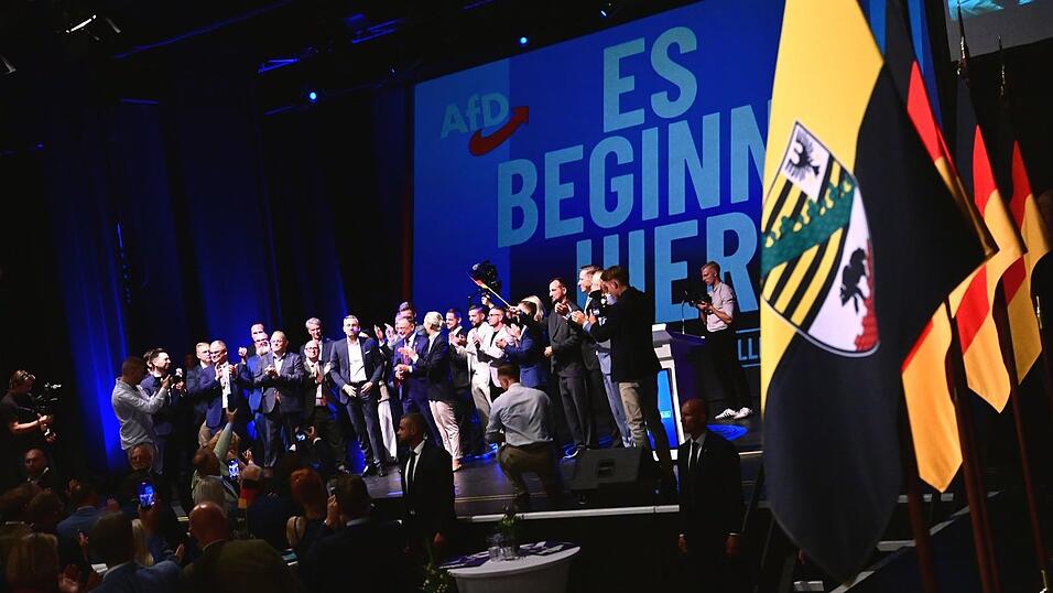 Die AfD feiert am Wahlabend. Die AfD feiert am Wahlabend.