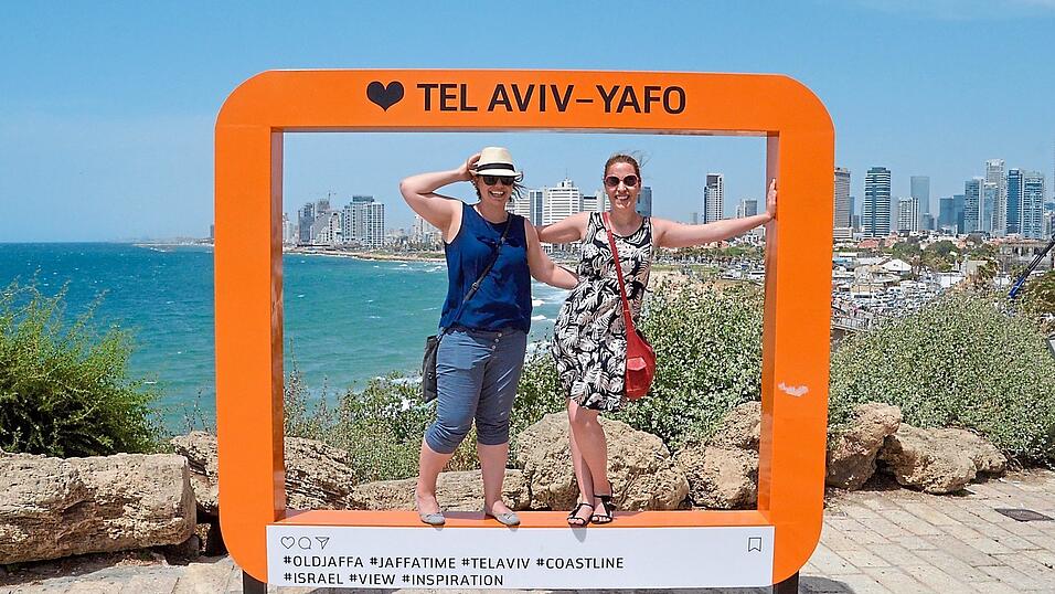 Ein Herz f&uuml;r Tel Aviv: Die beiden Freundinnen Katrin Plewka (links) und Jasmin Leuxner verreisen gern gemeinsam - und erz&auml;hlen jetzt in ihrem Podcast auch dar&uuml;ber.