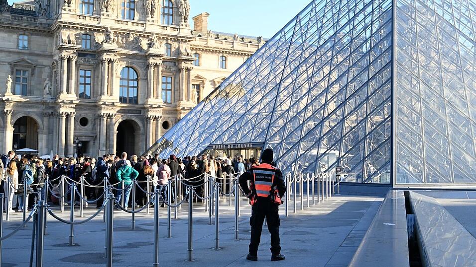 Der Einbruch hatte in Frankreich Fragen über die Sicherheit des Museums aufgeworfen. (Archivbild) Der Einbruch hatte in Frankreich Fragen über die Sicherheit des Museums aufgeworfen. (Archivbild)