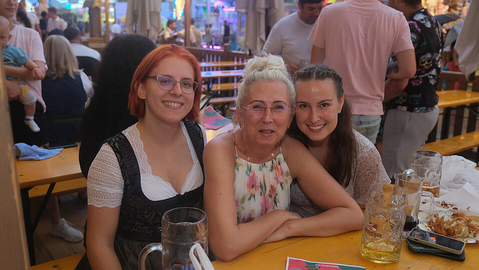 Die Partybilder vom Dienstag, 15. August 2023, aus dem Festzelt Krönner. Die Partybilder vom Dienstag, 15. August 2023, aus dem Festzelt Krönner.