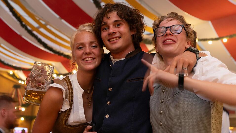 Die Partybilder vom Samstag, 8. August, aus dem Festzelt Krönner. Die Partybilder vom Samstag, 8. August, aus dem Festzelt Krönner.