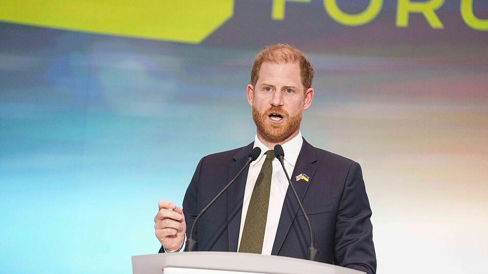 Der britische Prinz Harry war unter anderem bei einem Sicherheitsforum in der ukrainischen Hauptstadt zu Gast. Der britische Prinz Harry war unter anderem bei einem Sicherheitsforum in der ukrainischen Hauptstadt zu Gast.