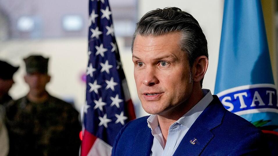 Pete Hegseth kommt erstmals zu Treffen der Ukraine-Kontaktgruppe und der Nato-Verteidigungsminister nach Brüssel.