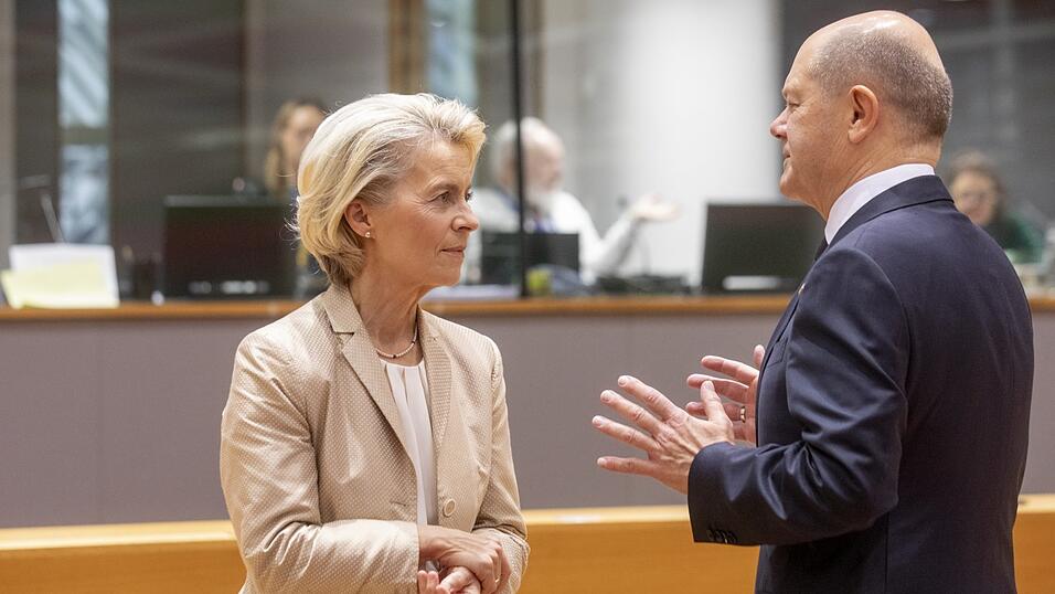 Die EU-Kommission mit Präsidentin Ursula von der Leyen fordert, den EU-Haushalt aufzustocken. Kanzler Olaf Scholz lehnt das ab. Die EU-Kommission mit Präsidentin Ursula von der Leyen fordert, den EU-Haushalt aufzustocken. Kanzler Olaf Scholz lehnt das ab.