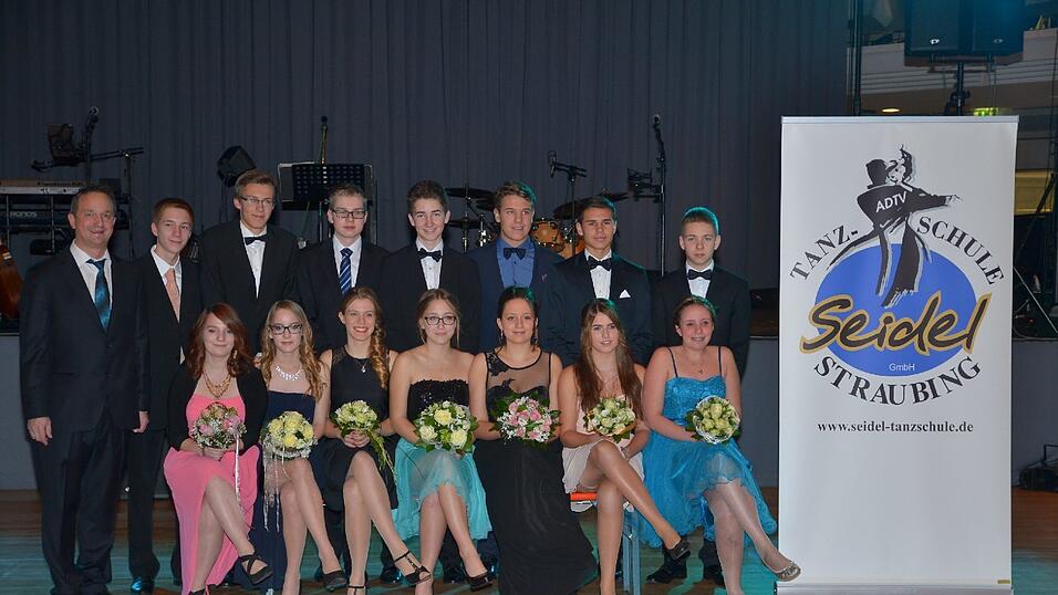Die Bilder vom Abschlussball der Tanzschule Seidel in der Fraunhofer-Halle am 28. November. Die Bilder vom Abschlussball der Tanzschule Seidel in der Fraunhofer-Halle am 28. November.