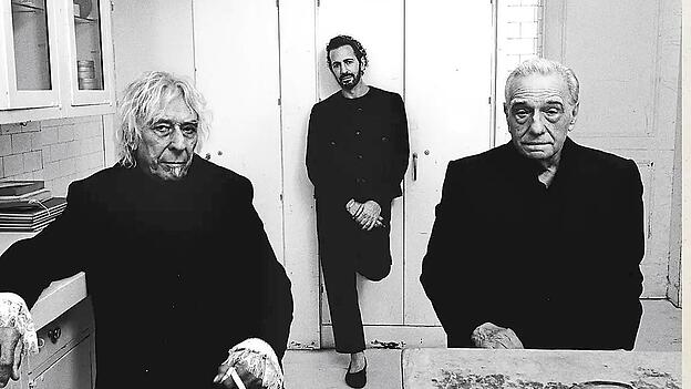 Musiker John Cale (links) , Mode-Designer Marc Jacobs (Mitte) und Regisseur Martin Scorsese (rechts) auf dem Album-Cover.