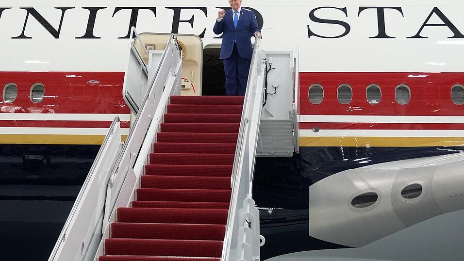 Ist besonders stolz auf seinen geschenkten Jumbojet: US-Präsident Trump. Ist besonders stolz auf seinen geschenkten Jumbojet: US-Präsident Trump.
