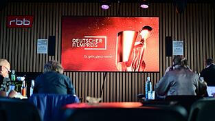 Der Livestream wurde zeitweise unterbrochen. Der Livestream wurde zeitweise unterbrochen.