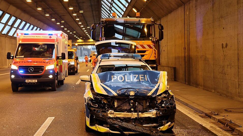 Der Streifenwagen war zur Unterstützung unterwegs, als es zum Unfall kam.