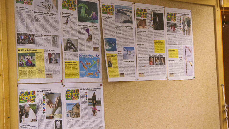 20 Kindergartenkinder des Städtischen Kindergartens in Sossau testen Anfang Januar für drei Wochen ein besonderes Projekt der Mediengruppe Straubinger Tagblatt//Landshuter Zeitung. Nach dem Zeitungsprojekt in Schulen starten die Redakteure der Jugend- und Schulredaktion das Pilotprojekt 'Zeitung im Kindergarten'. Besonderes Highlight: Zeitungsmaskottchen Paula Print. 20 Kindergartenkinder des Städtischen Kindergartens in Sossau testen Anfang Januar für drei Wochen ein besonderes Projekt der Mediengruppe Straubinger Tagblatt//Landshuter Zeitung. Nach dem Zeitungsprojekt in Schulen starten die Redakteure der Jugend- und Schulredaktion das Pilotprojekt 'Zeitung im Kindergarten'. Besonderes Highlight: Zeitungsmaskottchen Paula Print.