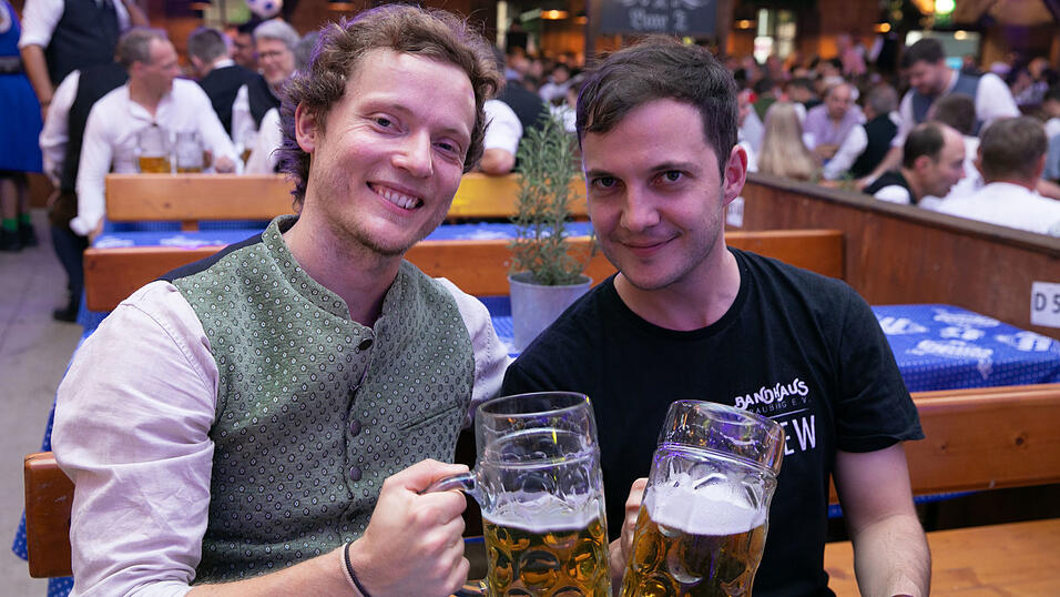 Die Partybilder vom Montag, 11. August, aus dem Festzelt Wenisch. Die Partybilder vom Montag, 11. August, aus dem Festzelt Wenisch.