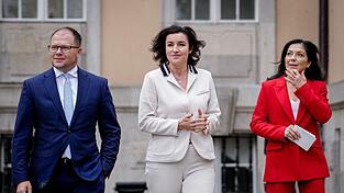 Schneider trat gemeinsam mit Wirtschaftsministerin Reiche und Forschungsministerin Dorothee Bär vor die Presse.