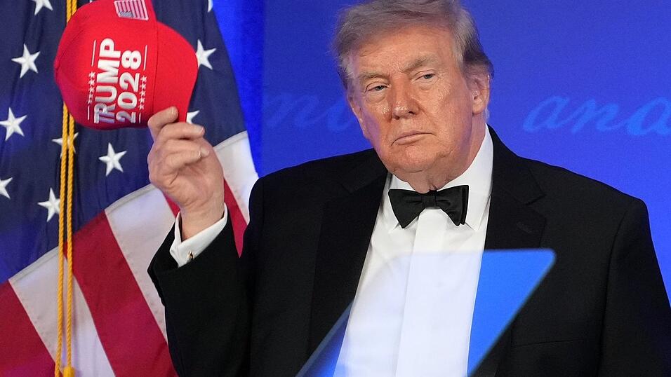 Trump lobte und tadelte die Medien. Trump lobte und tadelte die Medien.