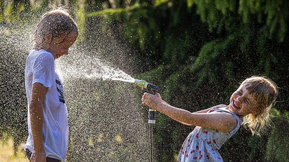 Mit über 30 Grad trifft Deutschland die Hitzewelle des Sommers. Mit über 30 Grad trifft Deutschland die Hitzewelle des Sommers.