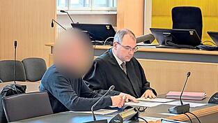 Strafverteidiger Andreas L&ouml;sche mit seinem Mandanten