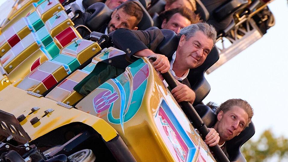 Markus S&ouml;der und Dominik Krause feiern M&uuml;nchens Nominierung als deutscher Olympia-Bewerber auf dem Oktoberfest.