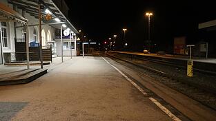 Nach einem Drohanruf hat die Bundespolizei den Bahnsteig ger&auml;umt und den Zugverkehr Richtung Kreisstadt unterbrochen.