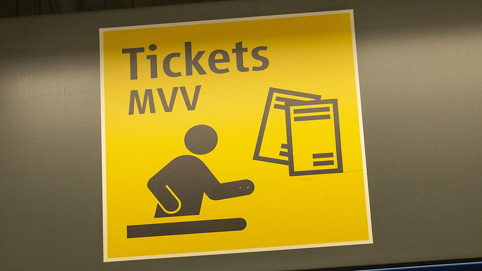 MVV-Tickets bekommen Reisende im Raum Landshut an Verkaufsstellen und Automaten in gedruckter Form - oder digital in der App.