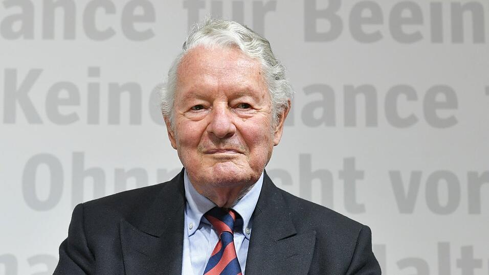 Adelsexperte Rolf Seelmann-Eggebert ist im Alter von 88 Jahren gestorben. (Archivbild)