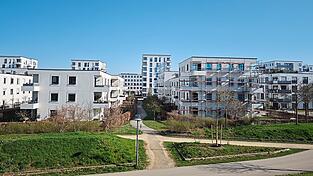 Das Candis-Viertel im Stadtosten ist eines der letzten Großprojekte, das in Regensburg in die Realisierung gegangen ist. Derzeit stockt der Wohnungsbau. Ein Vorschlag der Verwaltung, das zu ändern, soll noch mal nachverhandelt werden. Das Candis-Viertel im Stadtosten ist eines der letzten Großprojekte, das in Regensburg in die Realisierung gegangen ist. Derzeit stockt der Wohnungsbau. Ein Vorschlag der Verwaltung, das zu ändern, soll noch mal nachverhandelt werden.