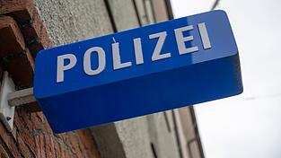Die Polizei rettet die Gruppe. (Symbolbild)