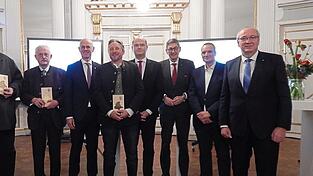 Die Ehrengäste, Laudatoren und Preisträger der Botschafter Initiative. Auch in den kommenden Jahren soll das Netzwerk der Botschafterinnen und Botschafter weiter wachsen.