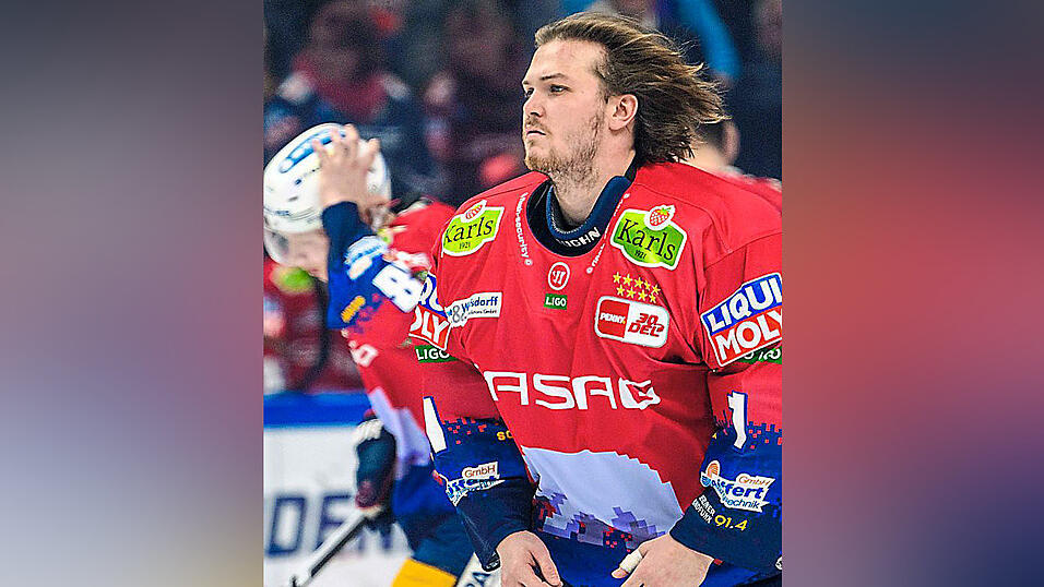 Bei den Eisbären Berlin im Tor: Jonas Stettmer.