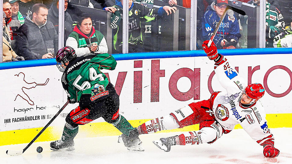 Autsch! John Rogl (rechts) und seine Landshuter landeten in Rosenheim unsanft auf dem Hosenboden, durften aber quasi als Schmerzensgeld einen Zähler mitnehmen. Mehr Grund zur Freude hatte da schon der 18-jährige Michael Musin (links) nach seinem ersten DEL 2-Treffer.
