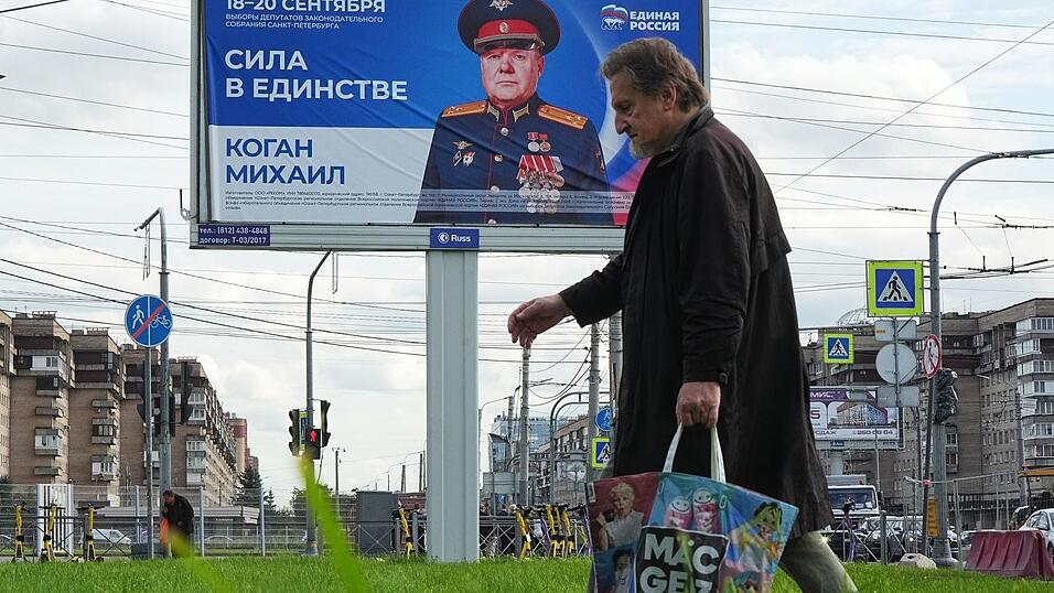 Die Kremlpartei Geeintes Russland erwartet nach dem Ausschluss der Oppositionspartei Jabloko erneut einen Sieg bei der Parlamentswahl. (Archivbild) Die Kremlpartei Geeintes Russland erwartet nach dem Ausschluss der Oppositionspartei Jabloko erneut einen Sieg bei der Parlamentswahl. (Archivbild)