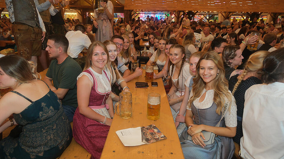 Die Partybilder vom Dienstag, 15. August 2023, aus dem Festzelt Nothaft. Die Partybilder vom Dienstag, 15. August 2023, aus dem Festzelt Nothaft.