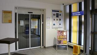 Geldautomat und Geldauszugsdrucker werden abgebaut. Geldautomat und Geldauszugsdrucker werden abgebaut.