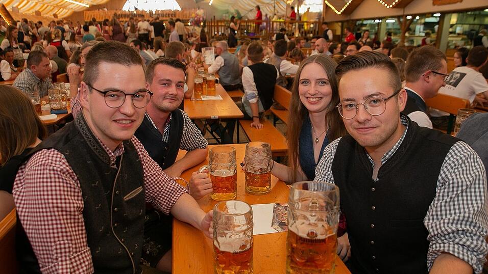 Die Partybilder von Dienstag, 16. August 2022, aus dem Festzelt Nothaft.