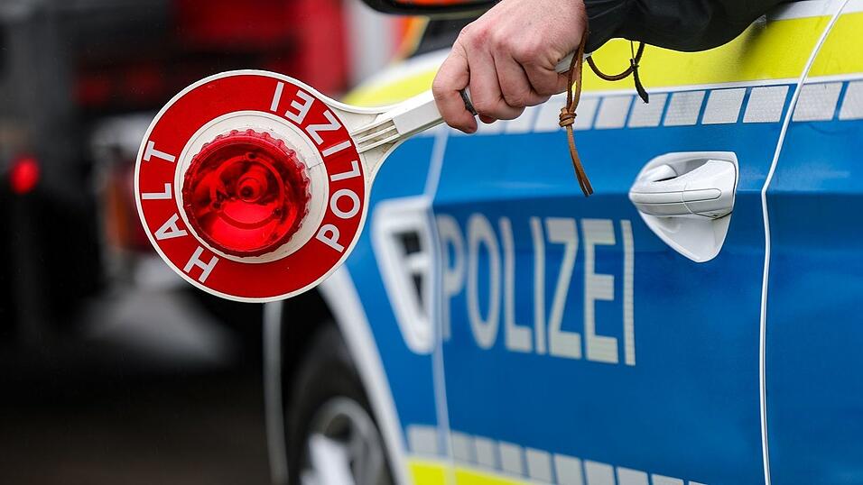 Der Transporter wog knapp neun Tonnen zu viel. (Symbolbild) Der Transporter wog knapp neun Tonnen zu viel. (Symbolbild)