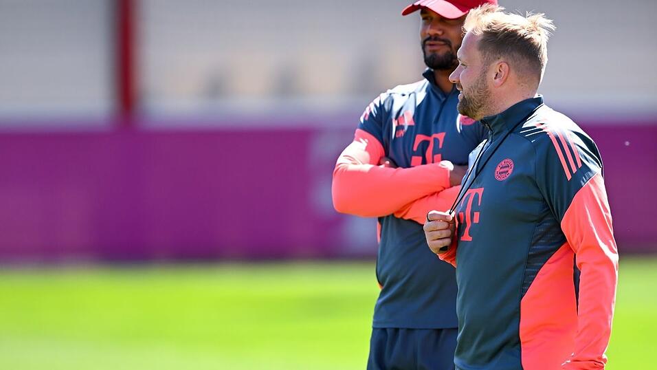 Beim Abschlusstraining in M&uuml;nchen war der gesperrte Cheftrainer Vincent Kompany noch ganz normal dabei. Rechts sein Assistent Aaron Danks, der im Pariser Prinzenpark die Chefrolle &uuml;bernehmen wird.
