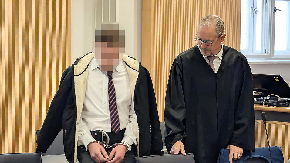 Strafverteidiger Jörg Meyer mit dem Beschuldigten Strafverteidiger Jörg Meyer mit dem Beschuldigten