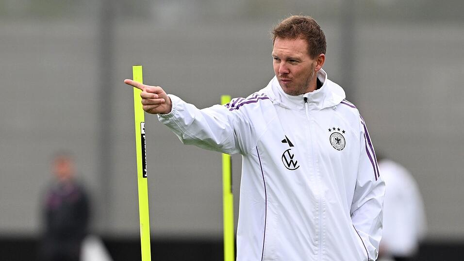 Da geht's lang zur WM: Julian Nagelsmann beim Training in Herzogenaurach.