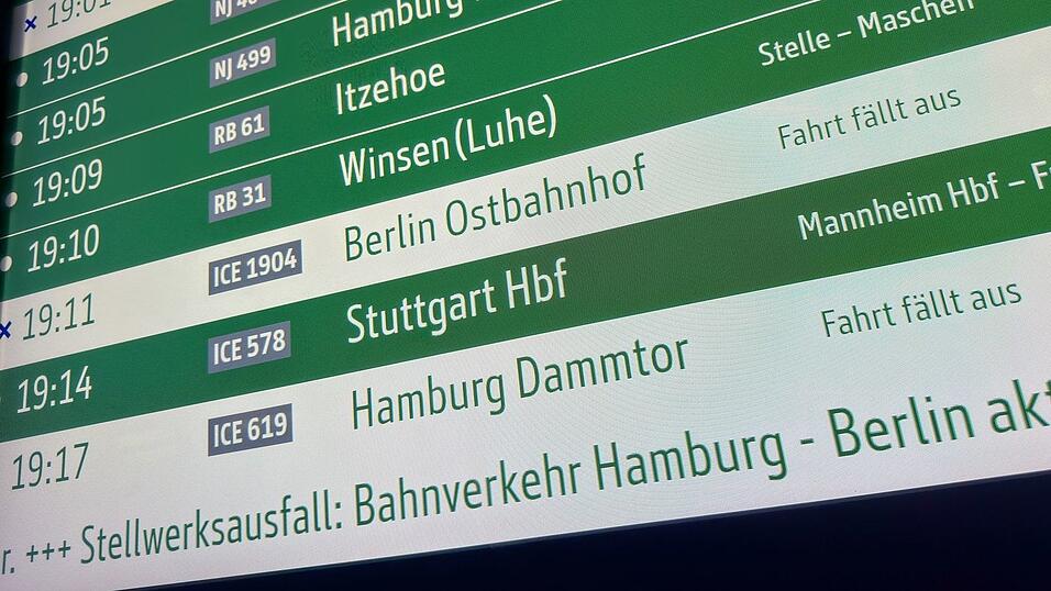Der Stellwerkausfall bei Lüneburg ist laut Bahn behoben. Der Verkehr zwischen Hamburg und Berlin rollt wieder an. Der Stellwerkausfall bei Lüneburg ist laut Bahn behoben. Der Verkehr zwischen Hamburg und Berlin rollt wieder an.