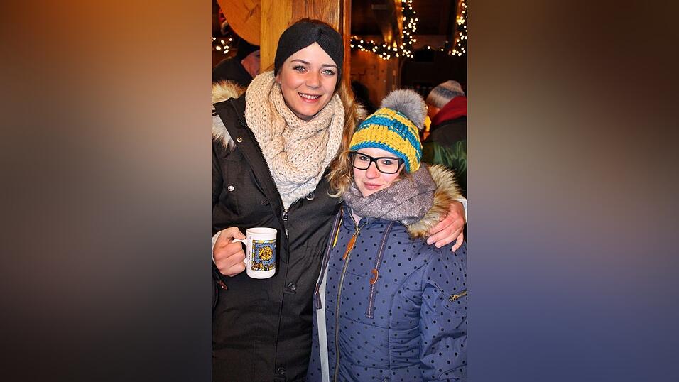 Der Christkindlmarkt und die Weihnachtspyramide geh&ouml;ren in der Adventszeit zu den beliebtesten Treffpunkten in Landshut.