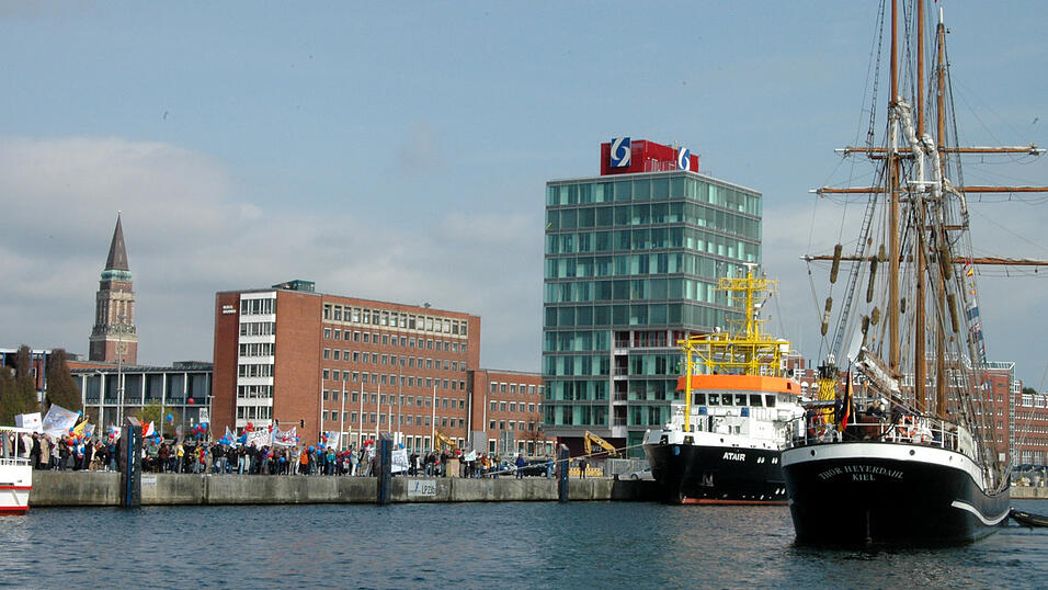 Rückkehr und Begrüßung am 24.04.2010 in Kiel Rückkehr und Begrüßung am 24.04.2010 in Kiel