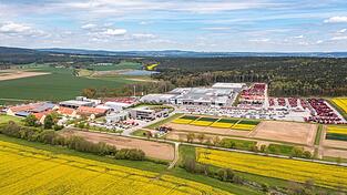 Vom Bauernhof zum rund 30 Hektar großen Werksgelände: Der Sitzenhof im April 2024. Vom Bauernhof zum rund 30 Hektar großen Werksgelände: Der Sitzenhof im April 2024.