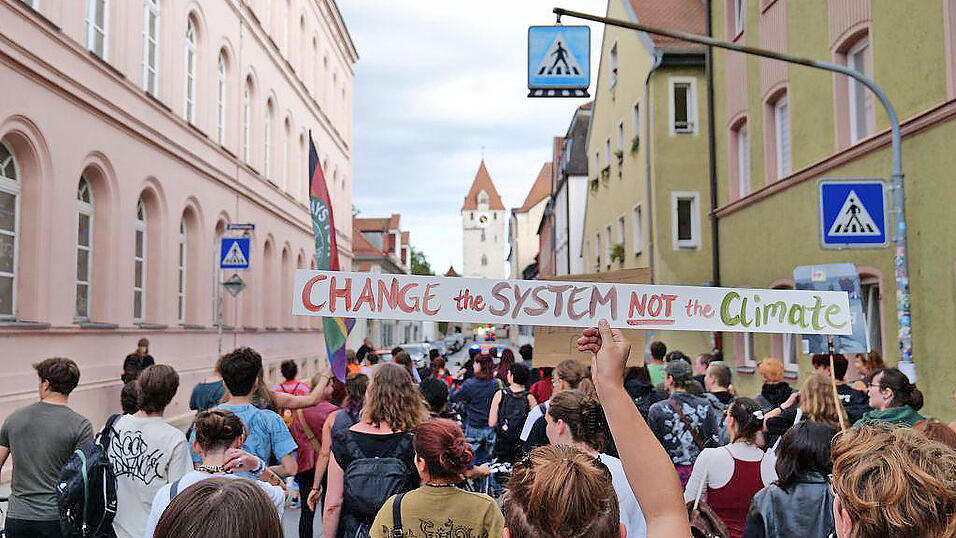 Auch in Regensburg geht Fridays for Future seit 2018 auf die Straße, um für Klimagerechtigkeit und wirksame Klimaschutzmaßnahmen zu demonstrieren.