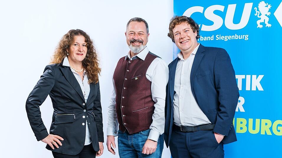 Die CSU mit den beiden Ortsvorsitzenden David Dichtl (re.) und Anita Mayer schickt Matthias Mohr (Mitte) ins Rennen um den Rathaussessel. Die CSU mit den beiden Ortsvorsitzenden David Dichtl (re.) und Anita Mayer schickt Matthias Mohr (Mitte) ins Rennen um den Rathaussessel.
