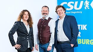 Die CSU mit den beiden Ortsvorsitzenden David Dichtl (re.) und Anita Mayer schickt Matthias Mohr (Mitte) ins Rennen um den Rathaussessel. Die CSU mit den beiden Ortsvorsitzenden David Dichtl (re.) und Anita Mayer schickt Matthias Mohr (Mitte) ins Rennen um den Rathaussessel.