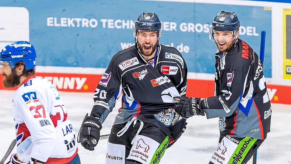 Ob Andreas Eder (Mitte) und Sandro Schönberger am Samstagabend den Halbfinal-Einzug feiern können, ist für die Straubinger wohl mehr eine Frage der Psyche, als einer Frage des Könnens. Ob Andreas Eder (Mitte) und Sandro Schönberger am Samstagabend den Halbfinal-Einzug feiern können, ist für die Straubinger wohl mehr eine Frage der Psyche, als einer Frage des Könnens.