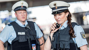 Die Bundespolizei nahm am Freitag und Sonntag zwei vermisste Jugendliche in Gewahrsam. (Symbolfoto) Die Bundespolizei nahm am Freitag und Sonntag zwei vermisste Jugendliche in Gewahrsam. (Symbolfoto)