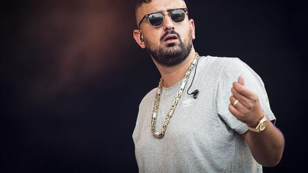 Haftbefehl, der bürgerlich Aykut Anhan heißt, zählt zu den einflussreichsten deutschen Rap-Stars – hatte aber auch jahrelang mit Suchtproblemen zu kämpfen. (Archivbild) Haftbefehl, der bürgerlich Aykut Anhan heißt, zählt zu den einflussreichsten deutschen Rap-Stars – hatte aber auch jahrelang mit Suchtproblemen zu kämpfen. (Archivbild)